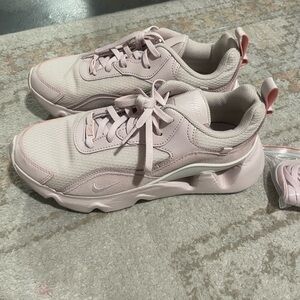 Nike Ryz 365 Sneakers